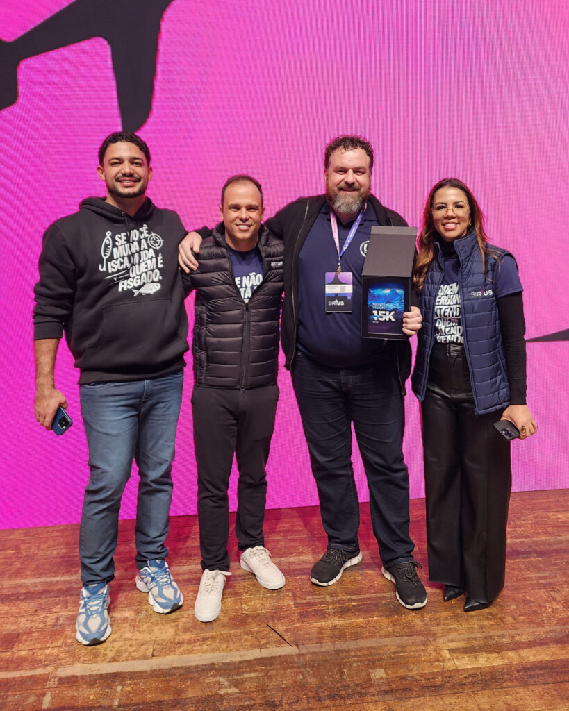 Anderson Kaefer com mentores no Entur Summit 2025.